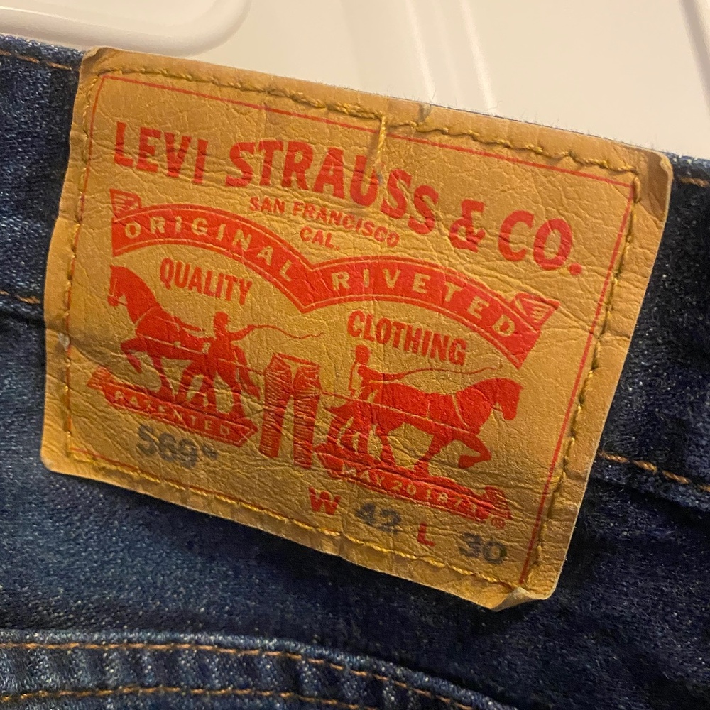 Levis 569 42x30 light weight jeans